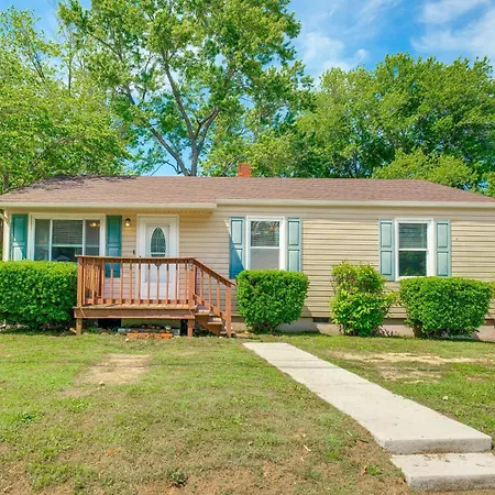 3 Mi To Historic Dtwn Hopewell Home With Yard